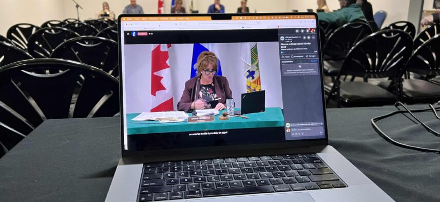 MacBook LIVE